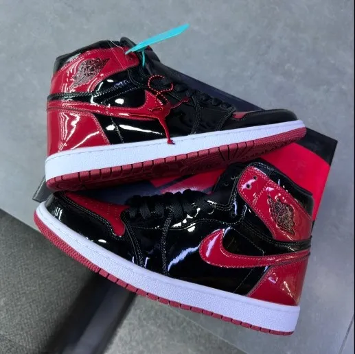 کفش نایک ایر جردن وان ساقدار ورنی مشکی قرمز ( مستر کوالتی ) Nike Air Jordan 1 High Patent Bred کفش نایک ایر جردن وان ساقدار ورنی مشکی قرمز ( مستر کوالتی ) Nike Air Jordan 1 High Patent Bred - تصویر 4