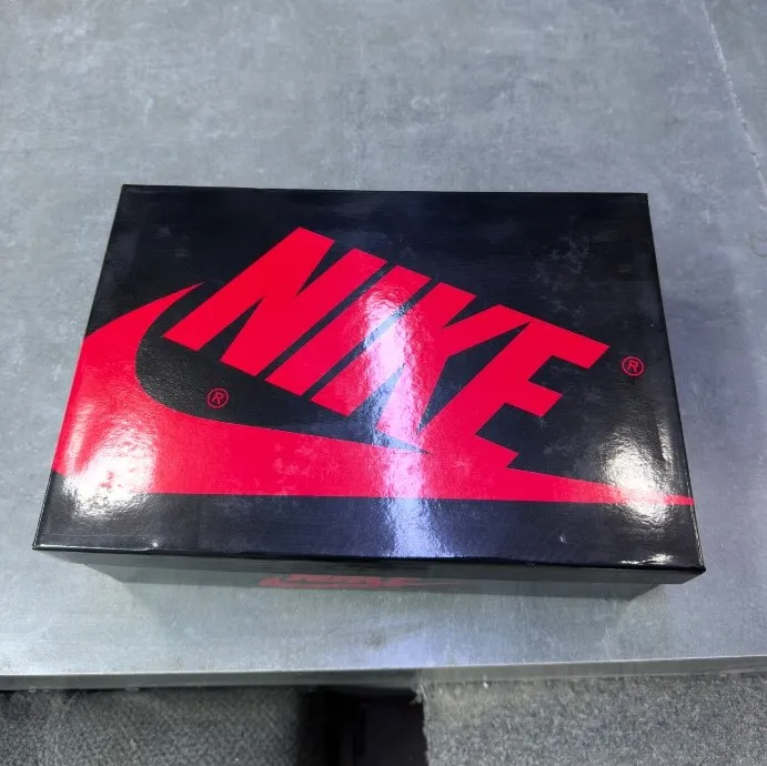 کفش نایک ایر جردن وان ساقدار ورنی مشکی قرمز ( مستر کوالتی ) Nike Air Jordan 1 High Patent Bred کفش نایک ایر جردن وان ساقدار ورنی مشکی قرمز ( مستر کوالتی ) Nike Air Jordan 1 High Patent Bred - تصویر 5