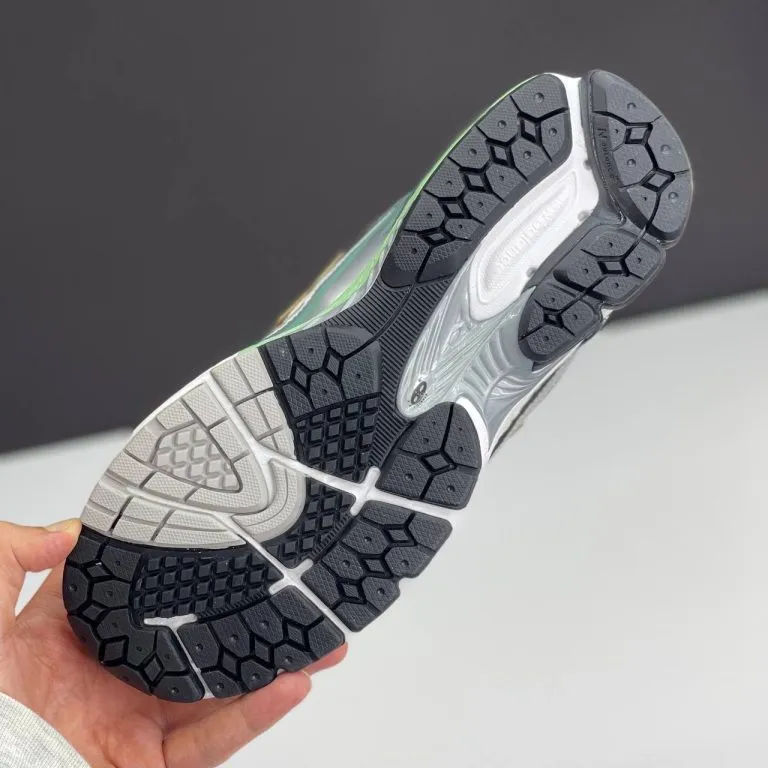 کفش نیوبالانس 1906R کرم سبز New Balance 1906R Cream Green کفش نیوبالانس 1906R کرم سبز New Balance 1906R Cream Green - تصویر 3
