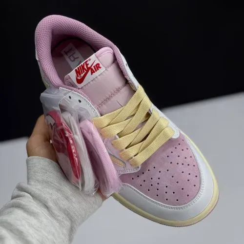کفش نایک جردن ۱ لو تراویس اسکات صورتی Nike Air Jordan 1 Low Travis Scott Pink - تصویر 3