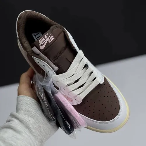 کفش نایک جردن وان لو تراویس اسکات قهوهای Nike Air Jordan 1 Low Travis Scott Brown کفش نایک جردن وان لو تراویس اسکات قهوهای Nike Air Jordan 1 Low Travis Scott Brown - تصویر 3