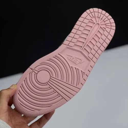 کفش نایک جردن وان لو تراویس اسکات قهوهای Nike Air Jordan 1 Low Travis Scott Brown کفش نایک جردن وان لو تراویس اسکات قهوهای Nike Air Jordan 1 Low Travis Scott Brown - تصویر 4