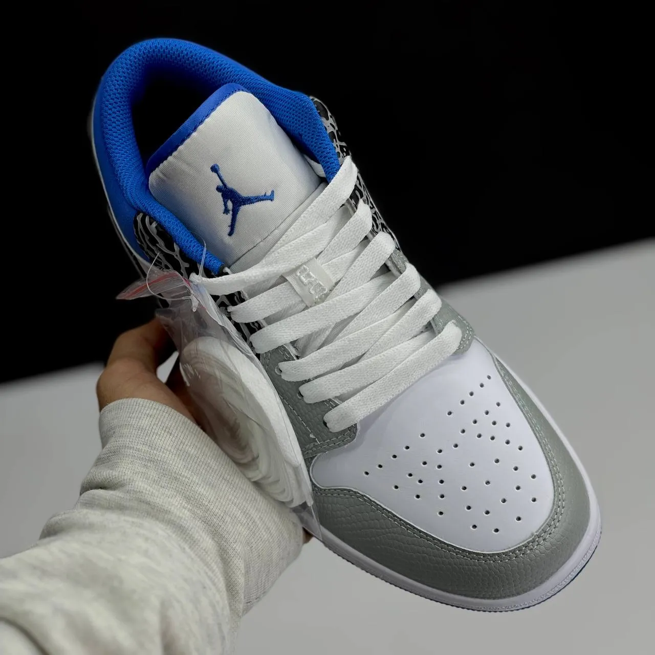 کفش نایک ایر جردن وان لو ترو بلو 1 Nike Air Jordan 1 Low True Blue کفش نایک ایر جردن وان لو ترو بلو 1 Nike Air Jordan 1 Low True Blue - تصویر 3