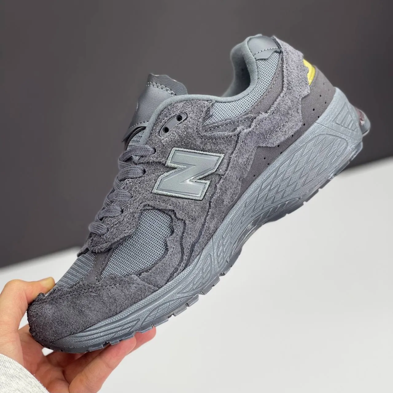 کفش نیوبالانس ۲۰۰۲R زغالی New Balance 2002R Charcoal کفش نیوبالانس ۲۰۰۲R زغالی New Balance 2002R Charcoal - تصویر 2