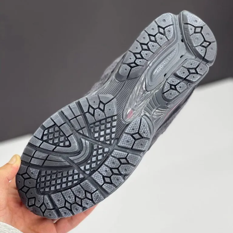 کفش نیوبالانس ۲۰۰۲R زغالی New Balance 2002R Charcoal کفش نیوبالانس ۲۰۰۲R زغالی New Balance 2002R Charcoal - تصویر 4