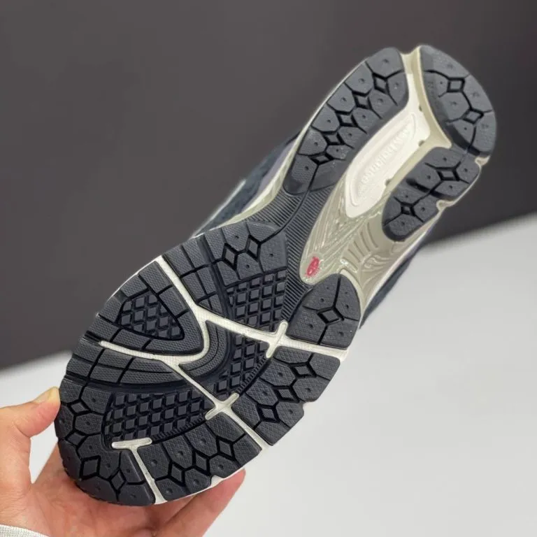 کفش نیوبالانس ۲۰۰۲R مشکی New Balance 2002R Black کفش نیوبالانس ۲۰۰۲R مشکی New Balance 2002R Black - تصویر 3