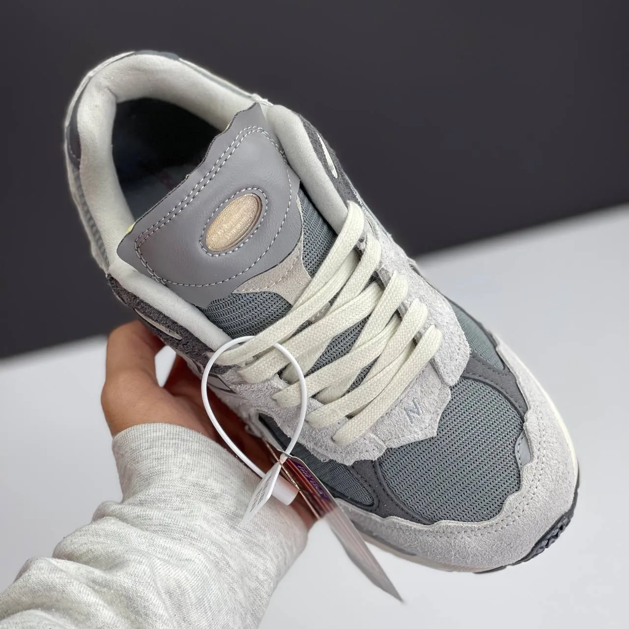 کفش نیوبالانس ۲۰۰۲R طوسی New Balance 2002R Gray کفش نیوبالانس ۲۰۰۲R طوسی New Balance 2002R Gray - تصویر 4