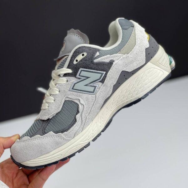 کفش نیوبالانس ۲۰۰۲R طوسی  New Balance 2002R Gray