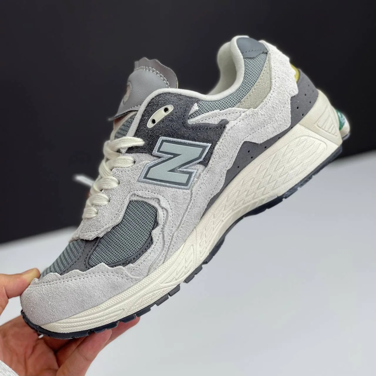 کفش نیوبالانس ۲۰۰۲R طوسی New Balance 2002R Gray کفش نیوبالانس ۲۰۰۲R طوسی New Balance 2002R Gray - تصویر 2