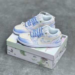 کفش نایک ایر جردن وان لو آبی اژدها Nike Air Jordan 1 Low Dragon Blue کفش نایک ایر جردن وان لو آبی اژدها Nike Air Jordan 1 Low Dragon Blue