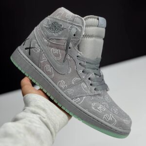 کفش نایک ایر جردن وان ساقدار کاز طوسی Nike Air Jordan 1 High KAWS Grey کفش نایک ایر جردن وان ساقدار کاز طوسی Nike Air Jordan 1 High KAWS Grey