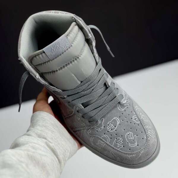 کفش نایک ایر جردن وان ساقدار کاز طوسی  Nike Air Jordan 1 High KAWS Grey