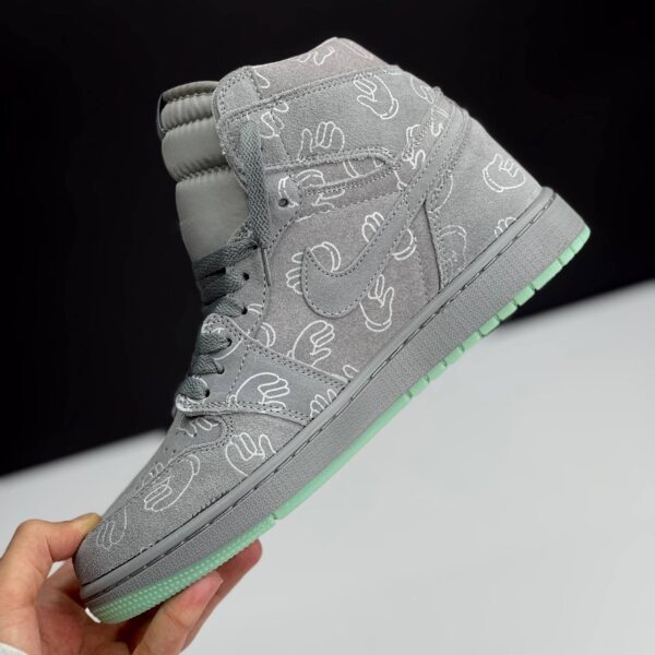 کفش نایک ایر جردن وان ساقدار کاز طوسی  Nike Air Jordan 1 High KAWS Grey