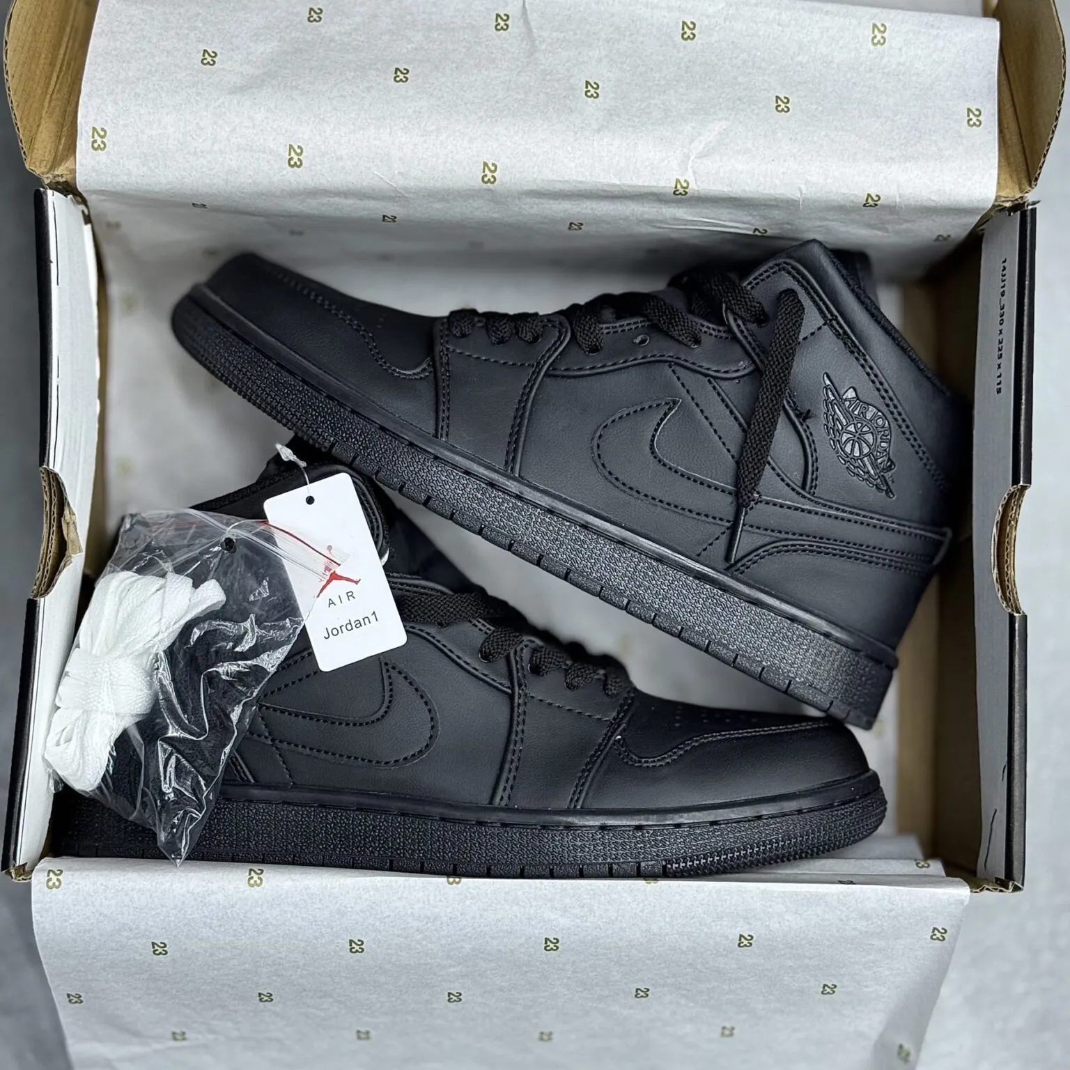 کفش نایک ایر جردن وان ساقدار تمام مشکی Nike Air Jordan 1 High Triple Black - تصویر 3