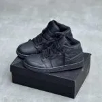 کفش نایک ایر جردن وان ساقدار تمام مشکی Nike Air Jordan 1 High Triple Black