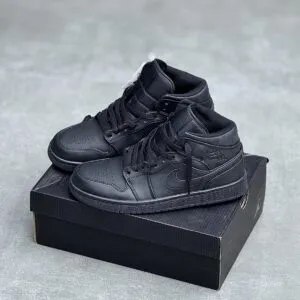 کفش نایک ایر جردن وان ساقدار تمام مشکی Nike Air Jordan 1 High Triple Black کفش نایک ایر جردن وان ساقدار تمام مشکی Nike Air Jordan 1 High Triple Black