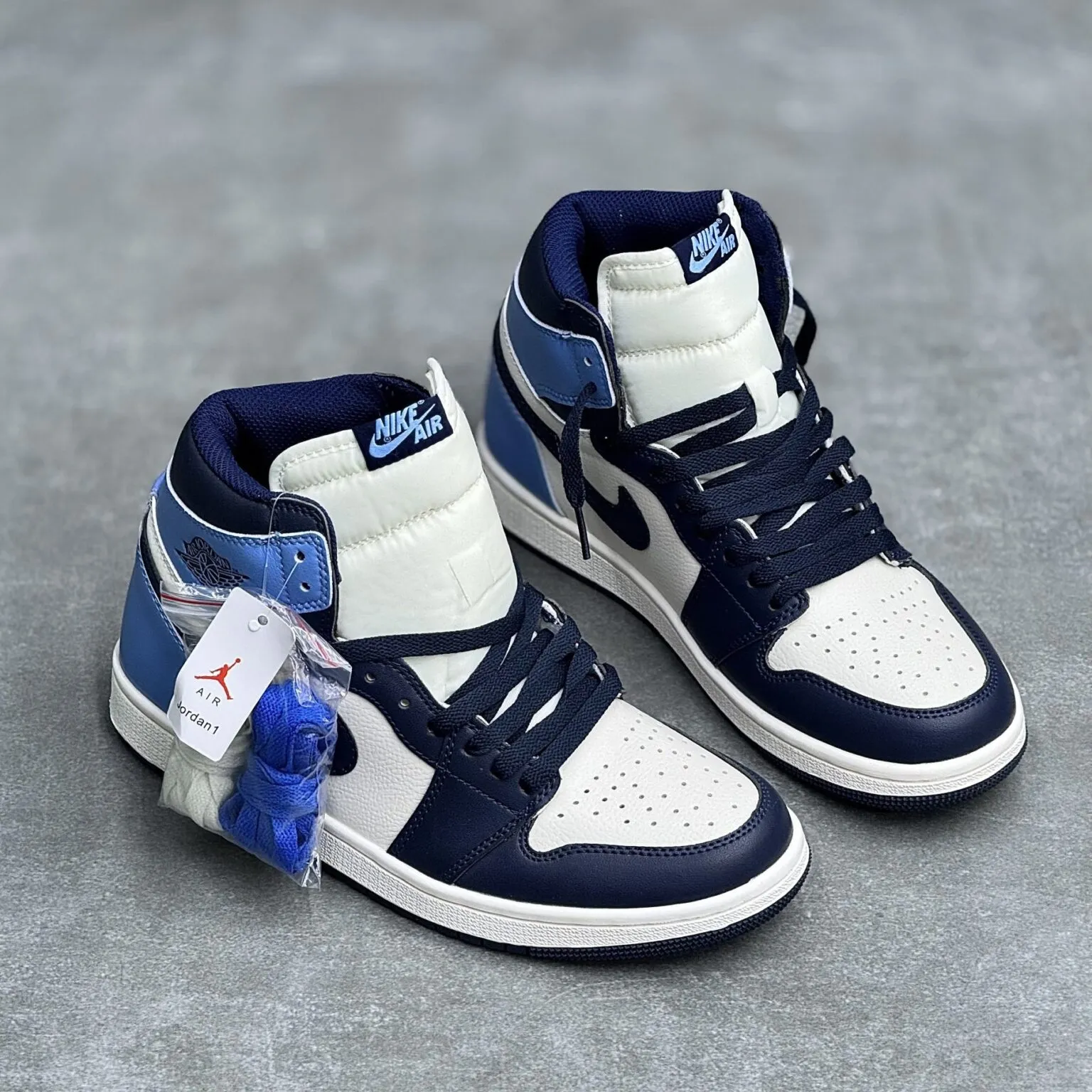 کفش نایک ایر جردن وان ساقدار ناپولی Nike Air Jordan 1 High Napoli کفش نایک ایر جردن وان ساقدار ناپولی Nike Air Jordan 1 High Napoli - تصویر 2