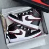 کفش نایک ایر جردن وان ساقدار رترو سفید مشکی قرمز Nike Air Jordan 1 High Retro White Black Red کفش نایک ایر جردن وان ساقدار رترو سفید مشکی قرمز Nike Air Jordan 1 High Retro White Black Red - تصویر 2