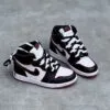 کفش نایک ایر جردن وان ساقدار رترو سفید مشکی قرمز Nike Air Jordan 1 High Retro White Black Red کفش نایک ایر جردن وان ساقدار رترو سفید مشکی قرمز Nike Air Jordan 1 High Retro White Black Red - تصویر 3