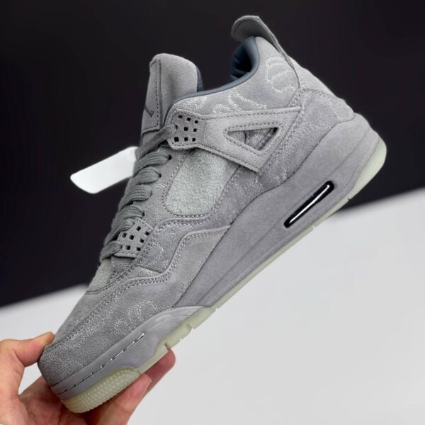 کفش نایک ایر جردن فور کاز مستر کوالیتی طوسی روشن | Nike Air Jordan 4 KAWS Light Grey