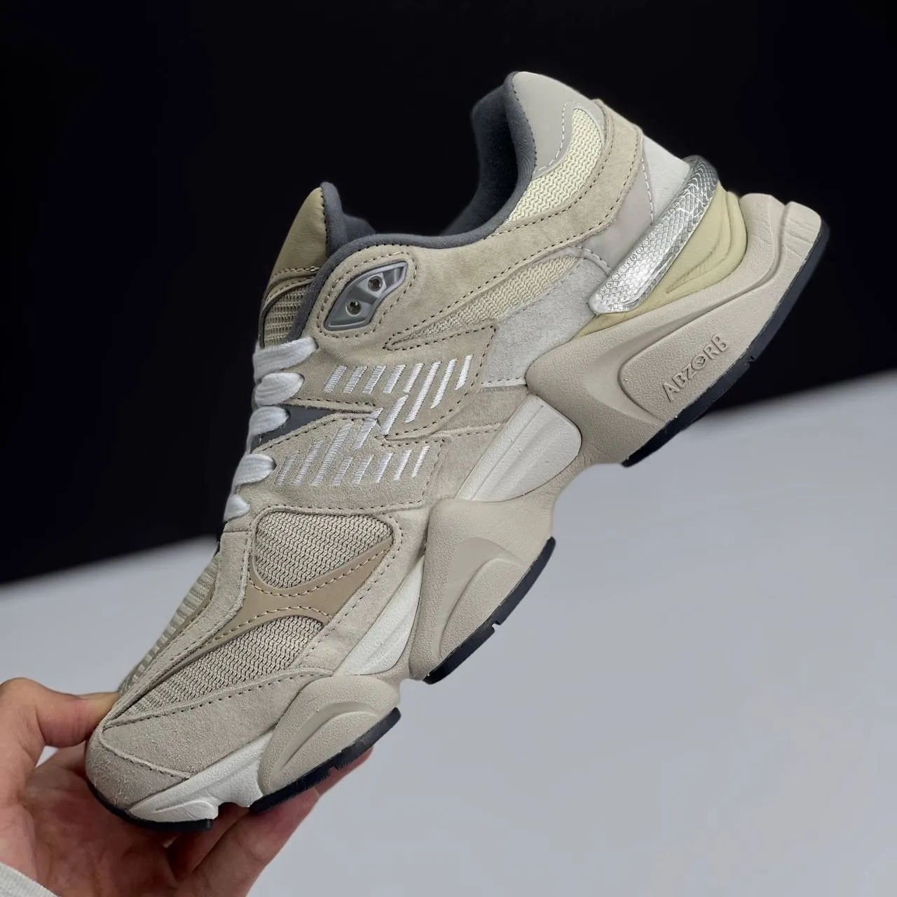 کتونی نیوبالانس ۹۰۶۰ کرم New Balance 9060 Cream کتونی نیوبالانس ۹۰۶۰ کرم New Balance 9060 Cream - تصویر 2
