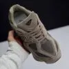 کتونی نیوبالانس ۹۰۶۰ نسکافهای New Balance 9060 Nescafe کتونی نیوبالانس ۹۰۶۰ نسکافهای New Balance 9060 Nescafe - تصویر 3