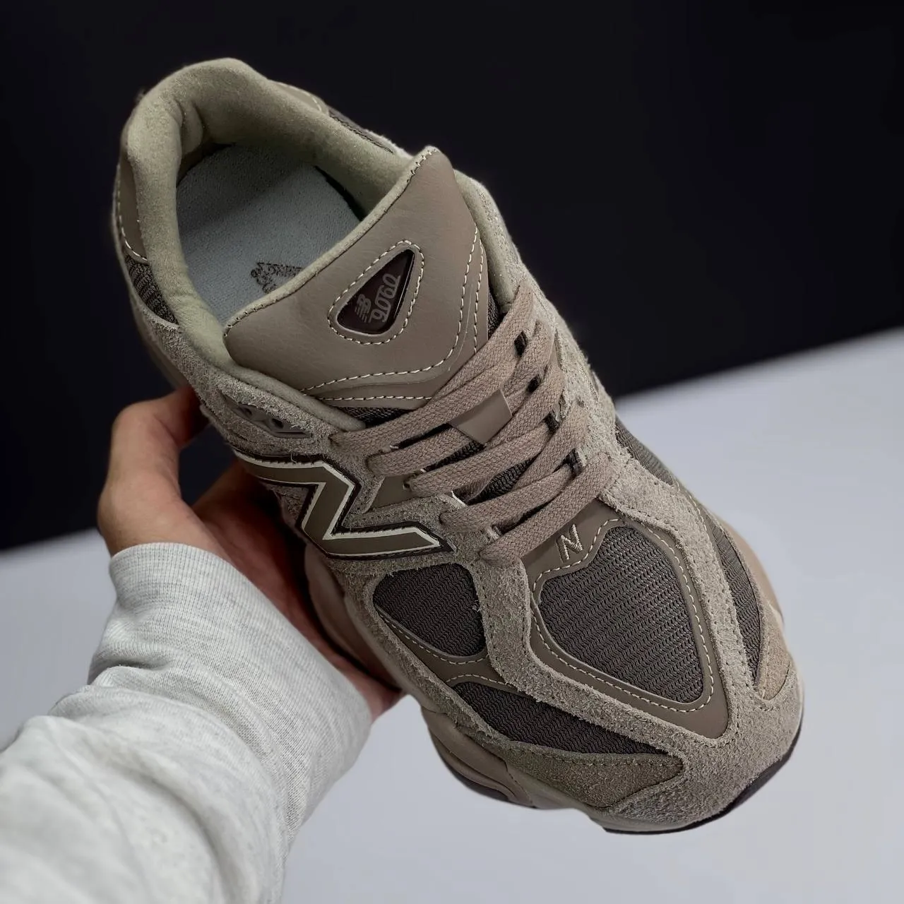 کتونی نیوبالانس ۹۰۶۰ نسکافهای New Balance 9060 Nescafe کتونی نیوبالانس ۹۰۶۰ نسکافهای New Balance 9060 Nescafe - تصویر 3
