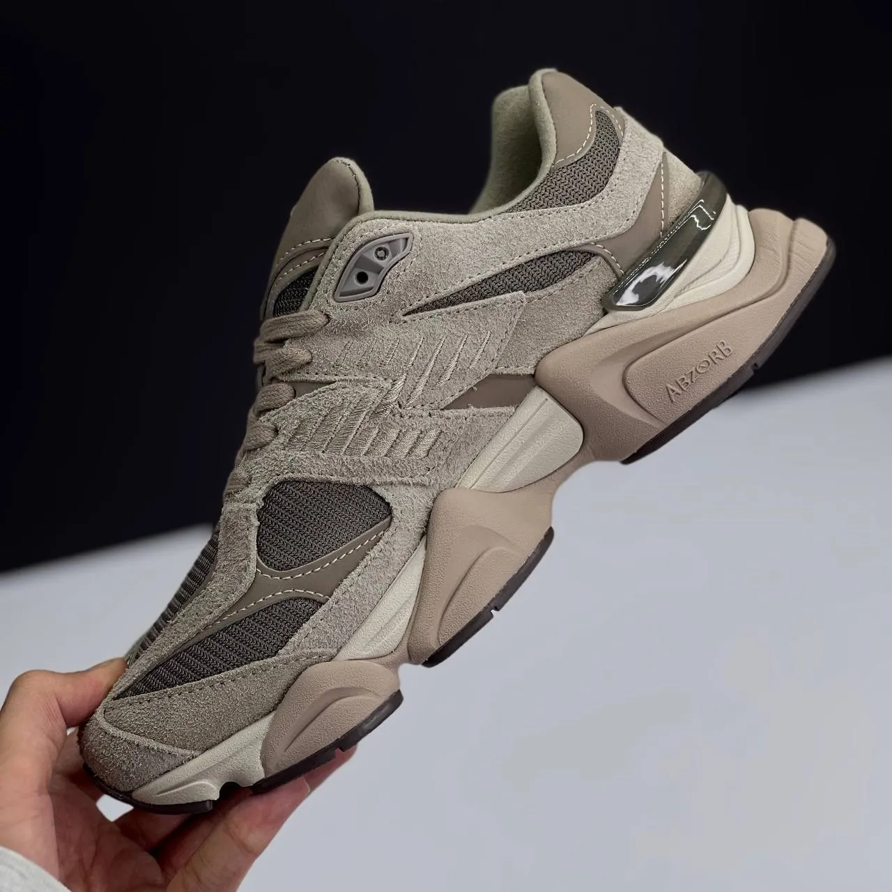 کتونی نیوبالانس ۹۰۶۰ نسکافهای New Balance 9060 Nescafe کتونی نیوبالانس ۹۰۶۰ نسکافهای New Balance 9060 Nescafe - تصویر 2