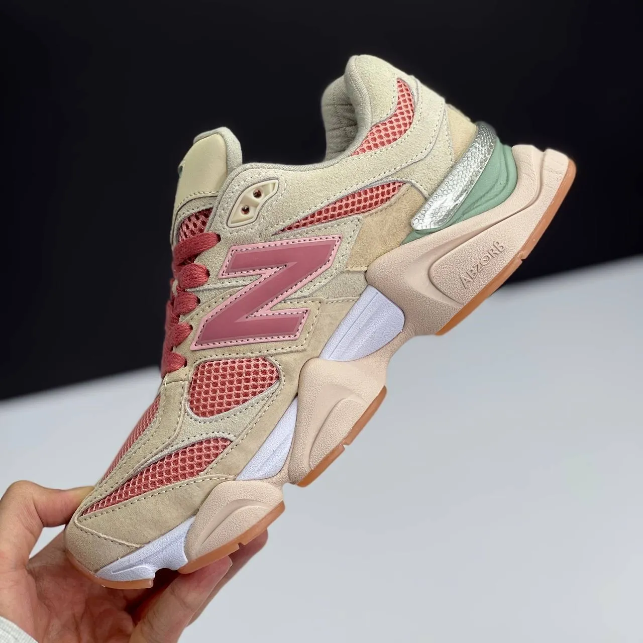 کتونی نیوبالانس ۹۰۶۰ صورتی New Balance 9060 Pink - تصویر 2