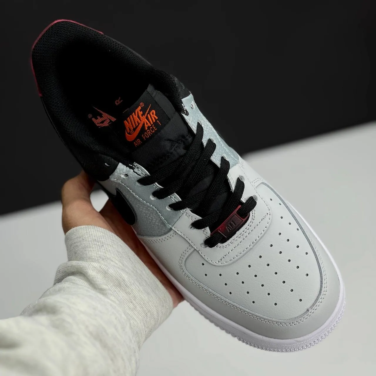 نایک ایر فورس وان مشکی طوسی Nike Air Force 1 Black Grey نایک ایر فورس وان مشکی طوسی Nike Air Force 1 Black Grey - تصویر 4
