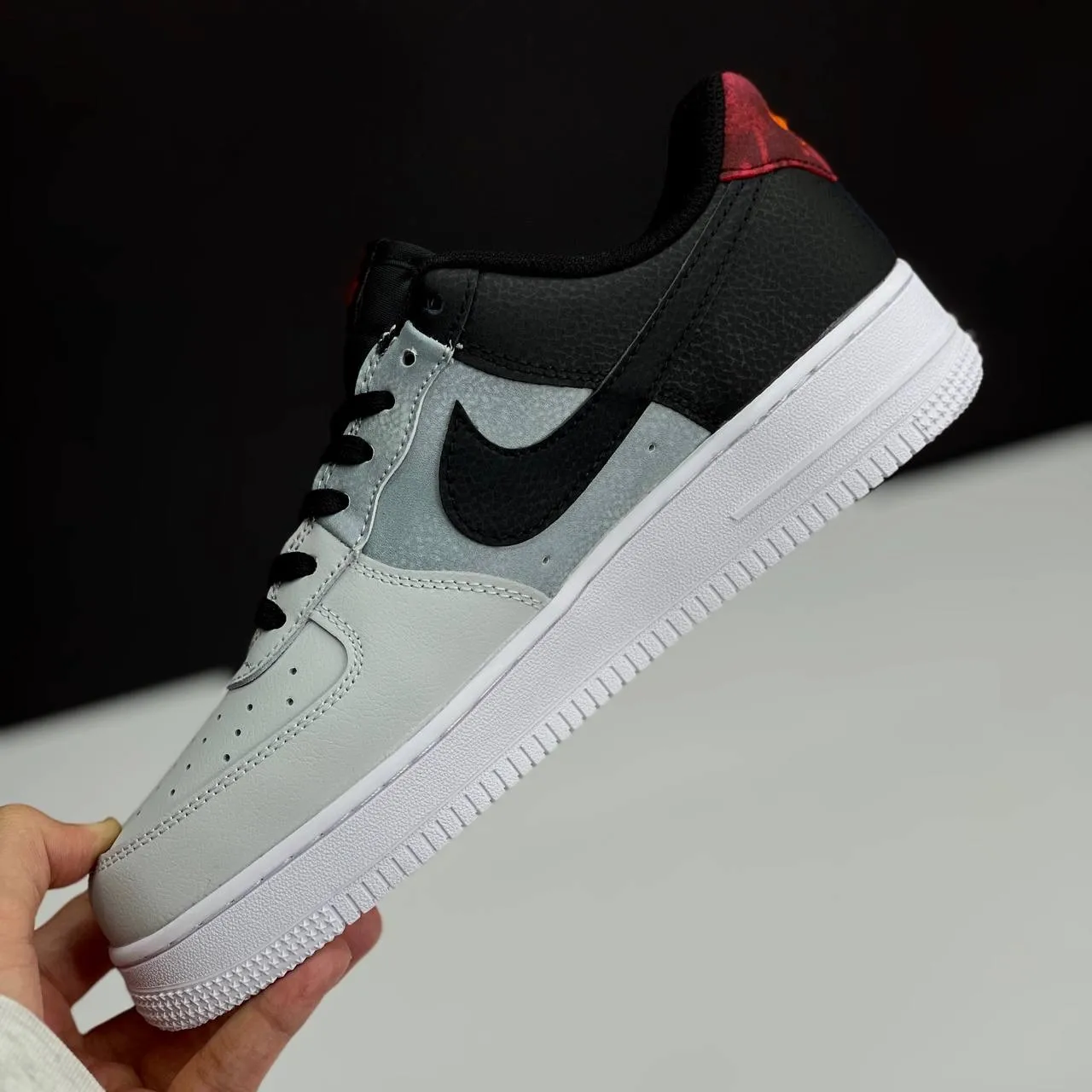 نایک ایر فورس وان مشکی طوسی Nike Air Force 1 Black Grey نایک ایر فورس وان مشکی طوسی Nike Air Force 1 Black Grey - تصویر 2