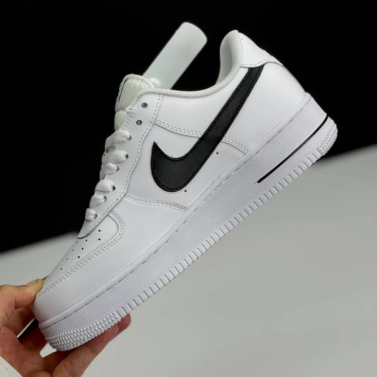 نایک ایر فورس وان سفید مشکی Nike Air Force 1 White Black نایک ایر فورس وان سفید مشکی Nike Air Force 1 White Black - تصویر 2