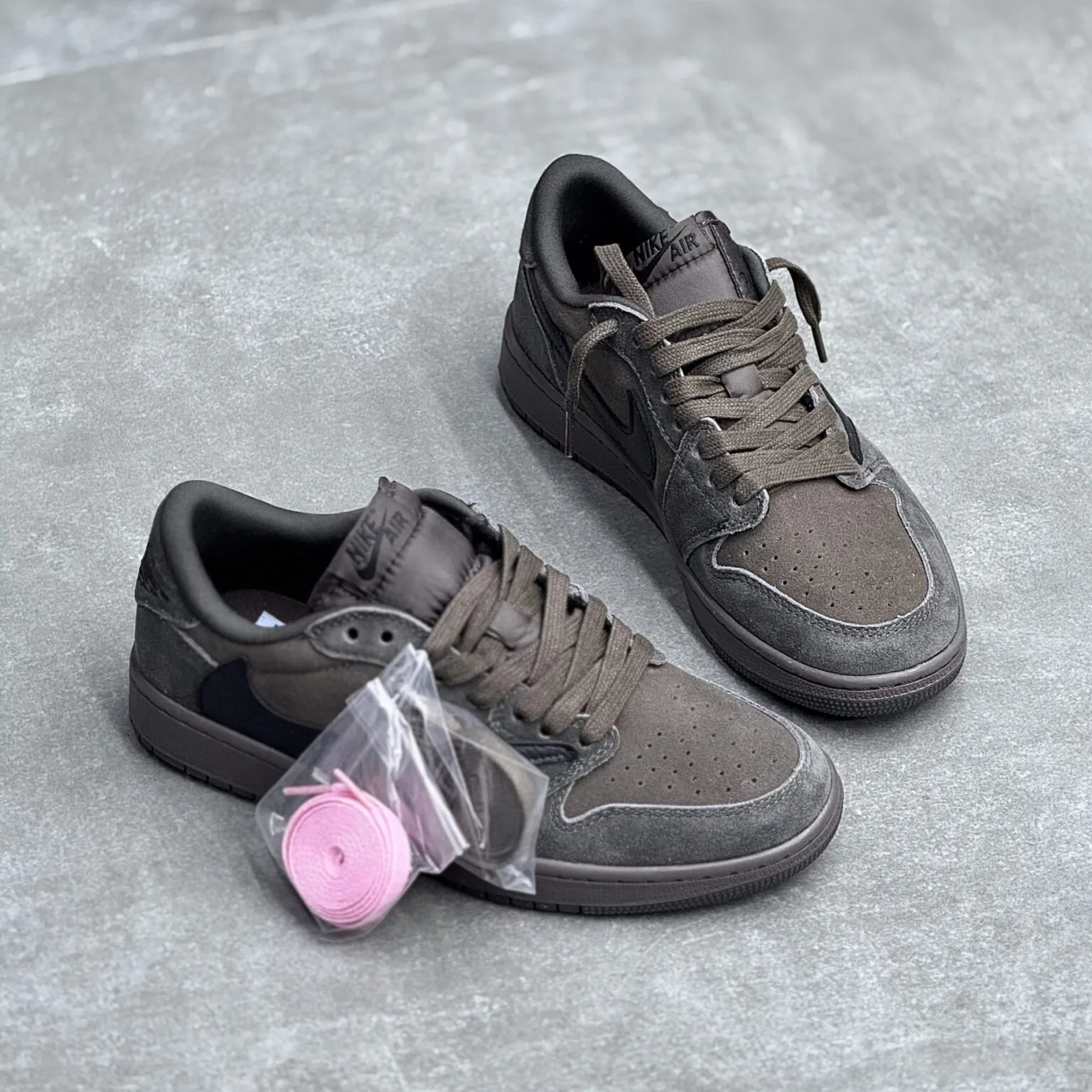 کفش نایک ایر جردن وان لو تراویس اسکات قهوه‌ای موکا Nike Air Jordan 1 Low Travis Scott Mocha - تصویر 3