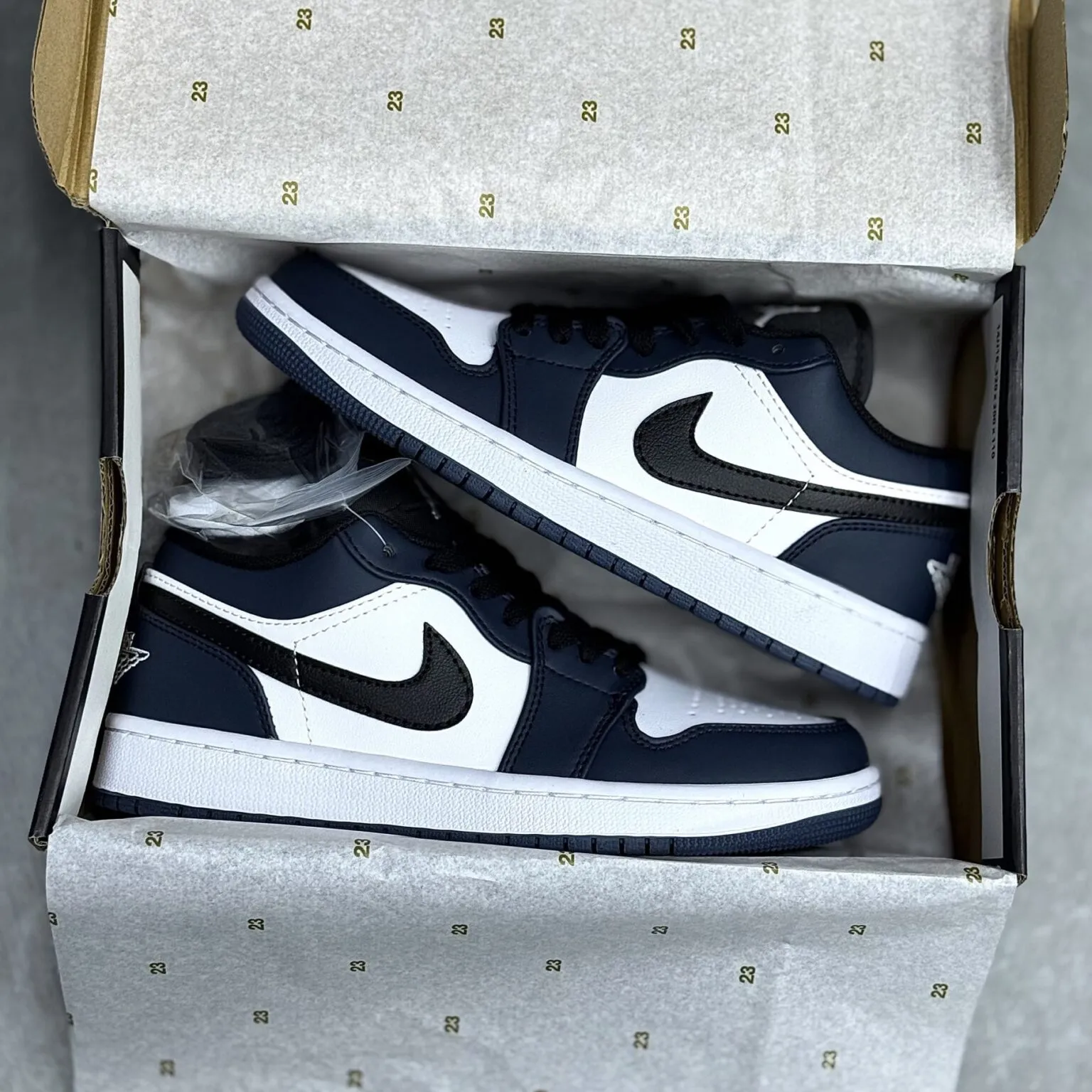 کفش نایک ایر جردن وان لو سفید سرمه ای Nike Air Jordan 1 Low White Navy - تصویر 2