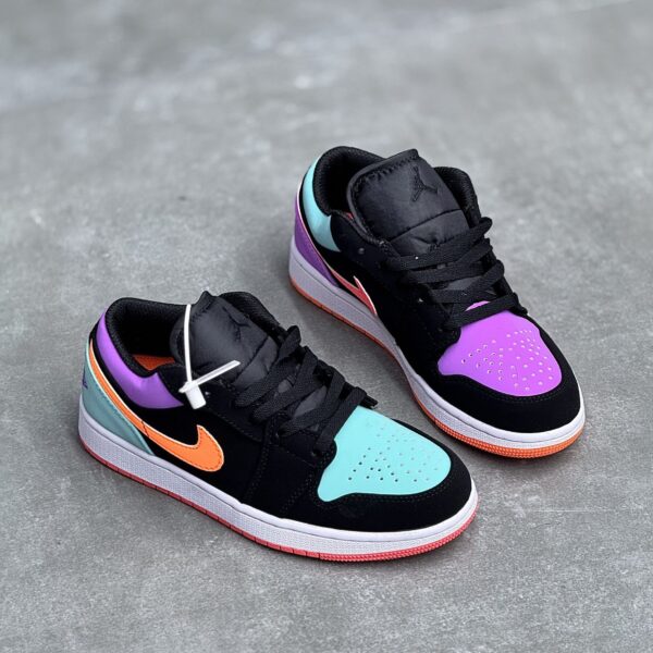 کفش نایک ایر جردن وان لو لنگه به لنگه Nike Air Jordan 1 Low Mismatch