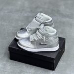 کفش نایک ایر جردن وان ساقدار نقره‌ای براق Nike Air Jordan 1 High Metallic Silver