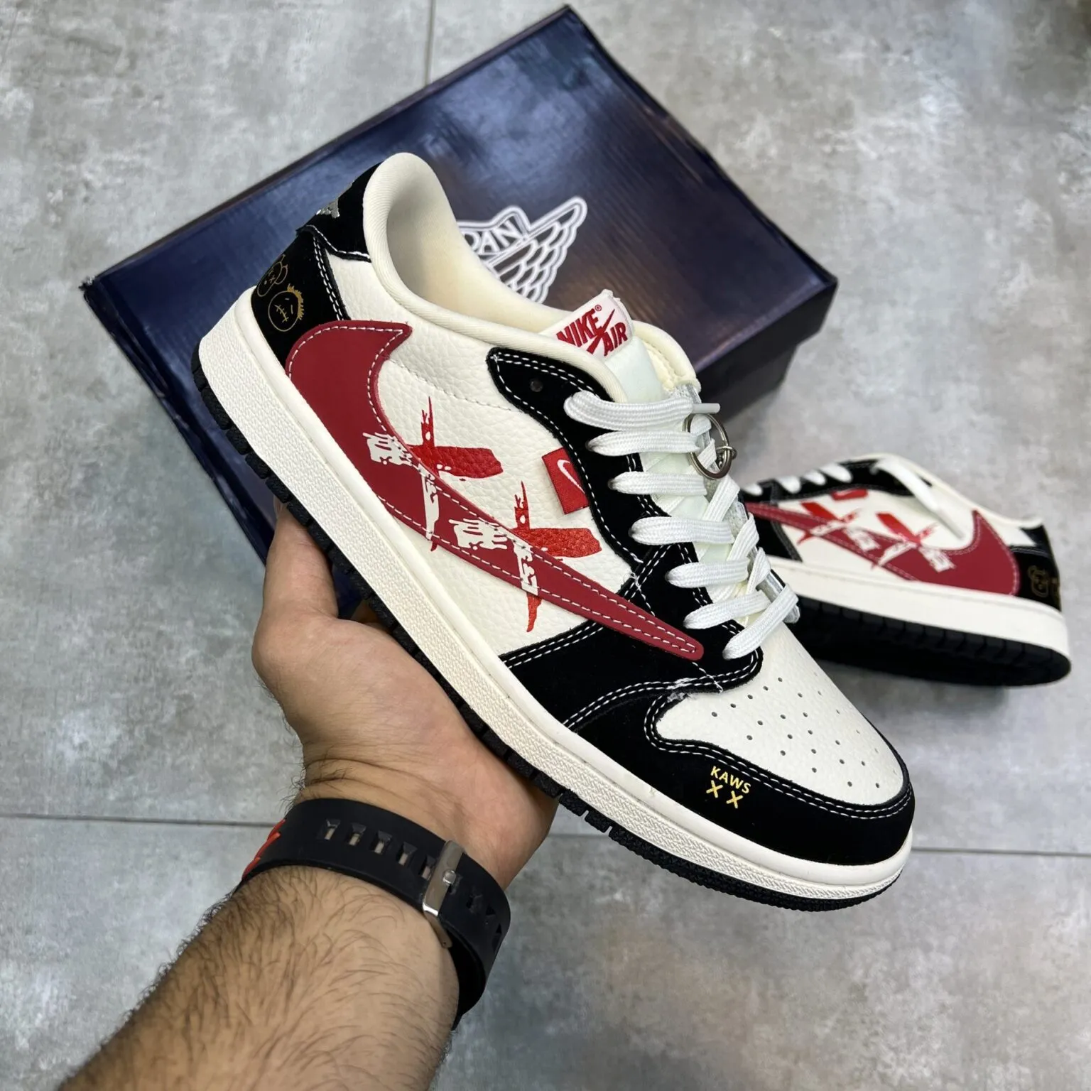 کفش نایک ایر جردن وان لو ترویس اسکات کاز Nike Air Jordan 1 Low Travis Scott KAWS - تصویر 2