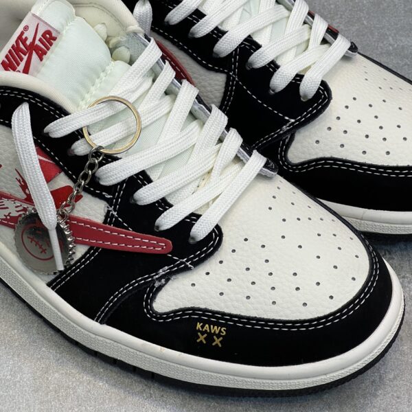 کفش نایک ایر جردن وان لو ترویس اسکات کاز Nike Air Jordan 1 Low Travis Scott KAWS کفش نایک ایر جردن وان لو ترویس اسکات کاز Nike Air Jordan 1 Low Travis Scott KAWS