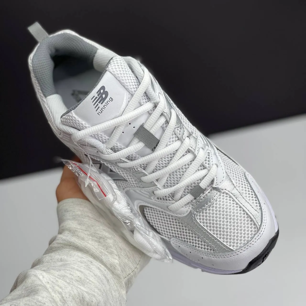 نیو بالانس 530 سفید نقرهای New Balance 530 White Silver نیو بالانس 530 سفید نقرهای New Balance 530 White Silver - تصویر 3