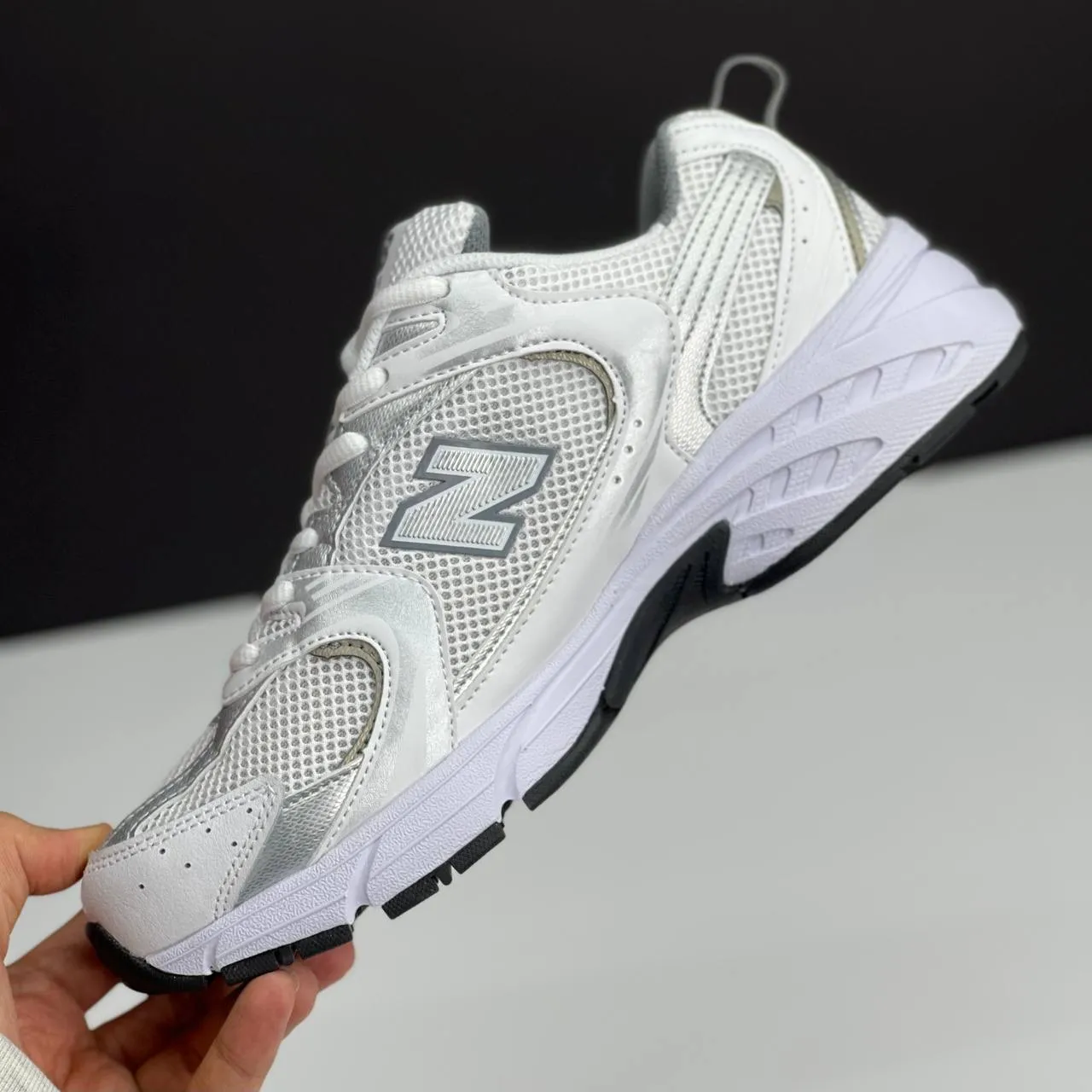 نیو بالانس 530 سفید نقرهای New Balance 530 White Silver نیو بالانس 530 سفید نقرهای New Balance 530 White Silver - تصویر 2
