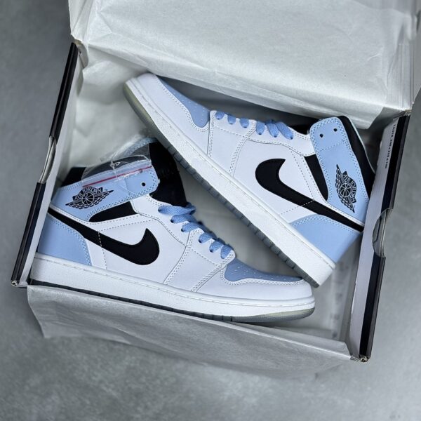 کفش نایک ایر جردن وان ساقدار سفید آبی Nike Air Jordan 1 High White Blue کفش نایک ایر جردن وان ساقدار سفید آبی Nike Air Jordan 1 High White Blue