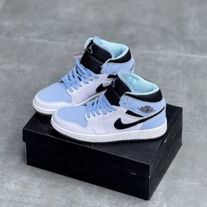 کفش نایک ایر جردن وان ساقدار سفید آبی Nike Air Jordan 1 High White Blue