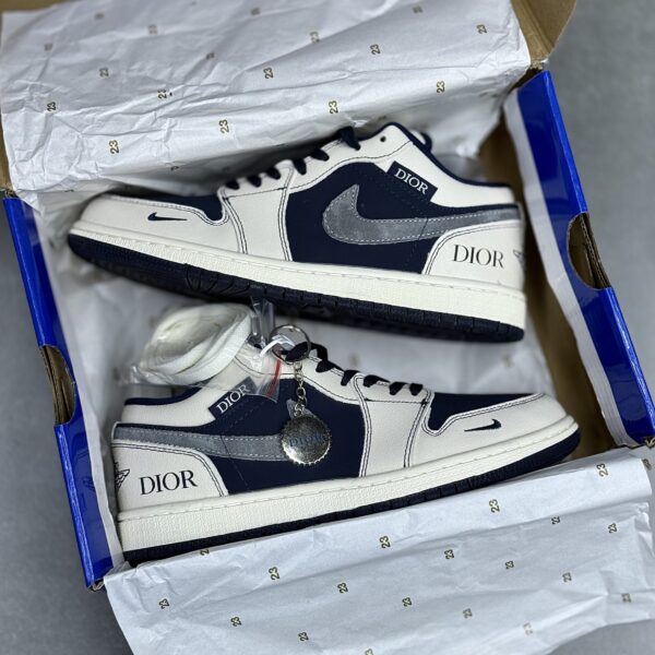 کفش نایک ایر جردن وان لو دیور Nike Air Jordan 1 Low Dior کفش نایک ایر جردن وان لو دیور Nike Air Jordan 1 Low Dior