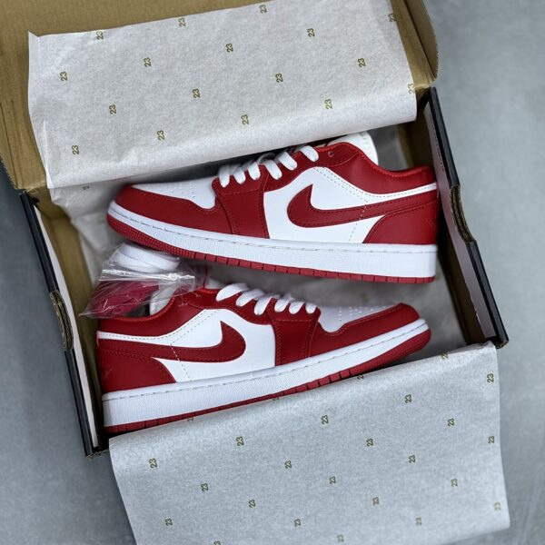 کفش نایک جردن وان سفید قرمز Nike Air Jordan 1 White Red کفش نایک جردن وان سفید قرمز Nike Air Jordan 1 White Red