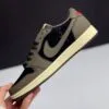 کفش نایک ایر جردن ۱ لو تراویس اسکات دارک موکا Nike Air Jordan 1 Low Travis Scott Dark Mocha - تصویر 2