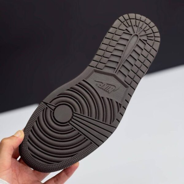 کفش نایک ایر جردن ۱ لو تراویس اسکات دارک موکا Nike Air Jordan 1 Low Travis Scott Dark Mocha کفش نایک ایر جردن ۱ لو تراویس اسکات دارک موکا Nike Air Jordan 1 Low Travis Scott Dark Mocha