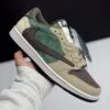 کفش نایک ایر جردن ۱ لو تراویس اسکات سبز قهوهای Nike Air Jordan 1 Low Travis Scott Green Brown کفش نایک ایر جردن ۱ لو تراویس اسکات سبز قهوهای Nike Air Jordan 1 Low Travis Scott Green Brown