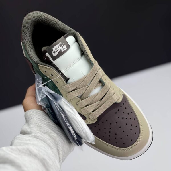 کفش نایک ایر جردن ۱ لو تراویس اسکات سبز قهوه‌ای  Nike Air Jordan 1 Low Travis Scott Green Brown