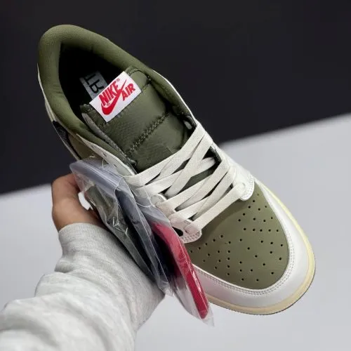 کفش نایک ایر جردن وان لو تراویس اسکات مدیوم الیو Nike Air Jordan 1 Low Travis Scott Medium Olive - تصویر 4
