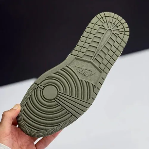 کفش نایک ایر جردن وان لو تراویس اسکات مدیوم الیو Nike Air Jordan 1 Low Travis Scott Medium Olive - تصویر 3